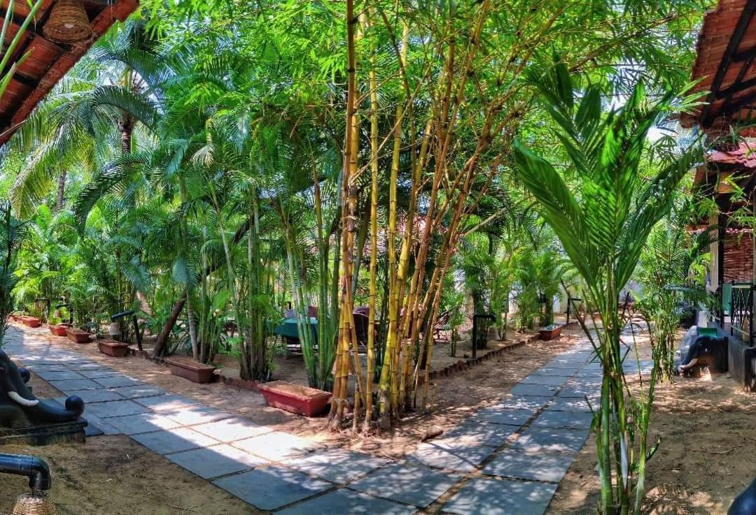 Отель Patnem Palm Garden Патнэм Экстерьер фото